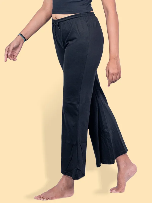 Black_Regular_Fit_Trousers_For_Women