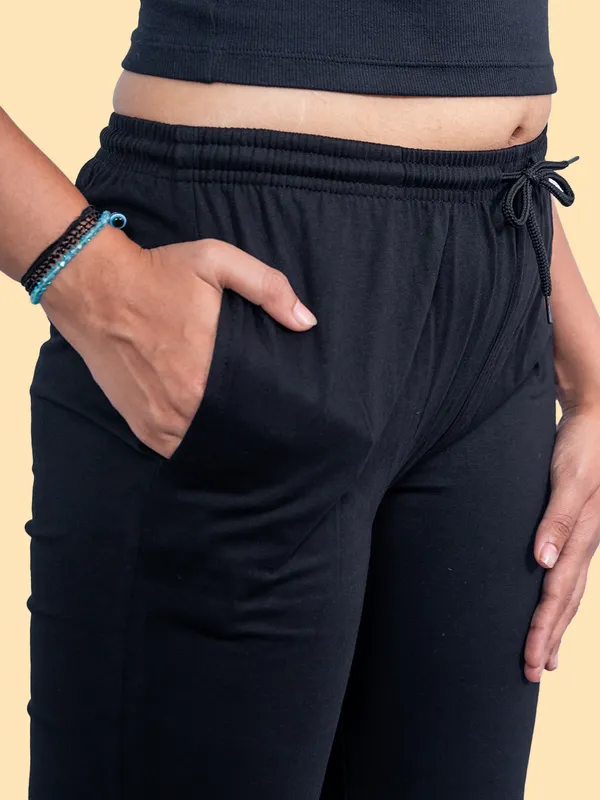 Black_Regular_Fit_Trousers_For_Women