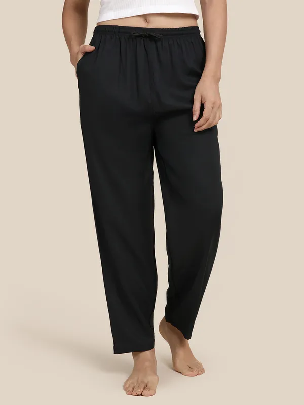 Black_Kryptic_womens_Solid_cotton_rich_loungepant_with_elasticated_waistband_and_side_pocket