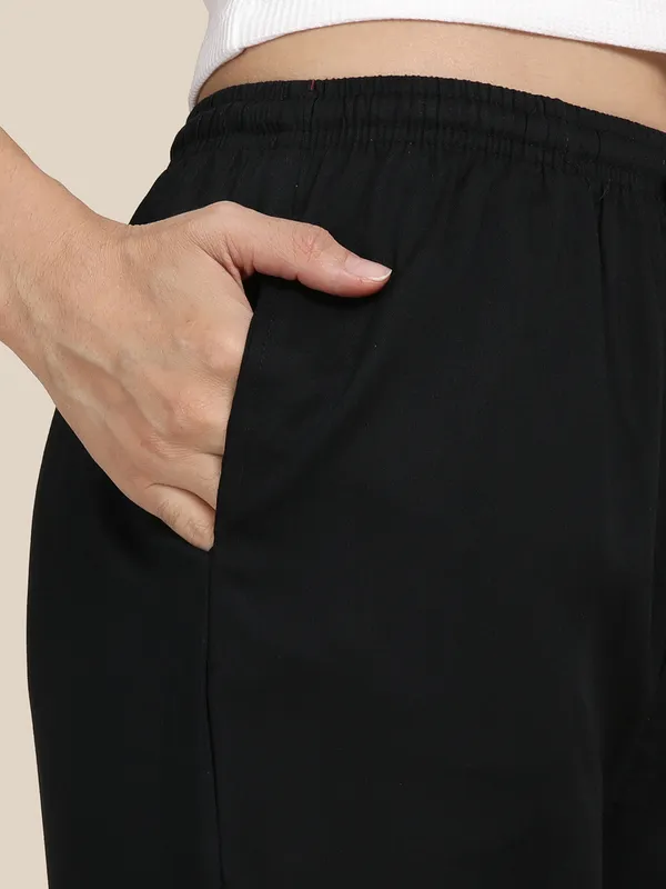 Black_Kryptic_womens_Solid_cotton_rich_loungepant_with_elasticated_waistband_and_side_pocket