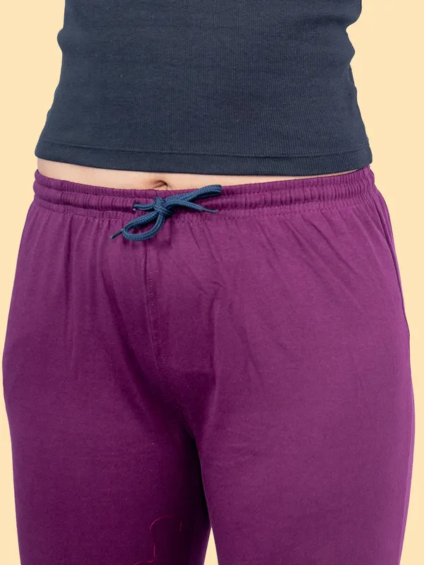 Maroon_Regular_Fit_Trousers_For_Women