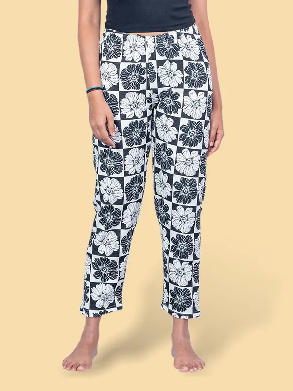 White_Cotton_Indi_Pyjama_For_Women