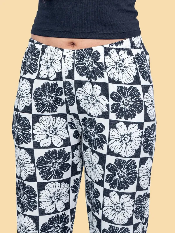 White_Cotton_Indi_Pyjama_For_Women