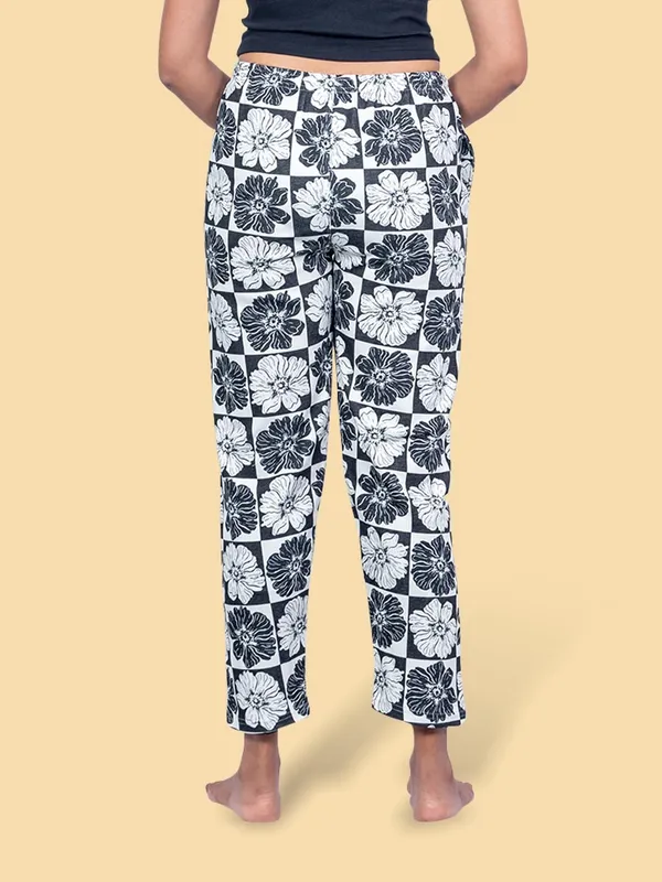 White_Cotton_Indi_Pyjama_For_Women