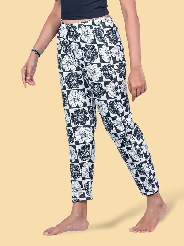 White_Cotton_Indi_Pyjama_For_Women