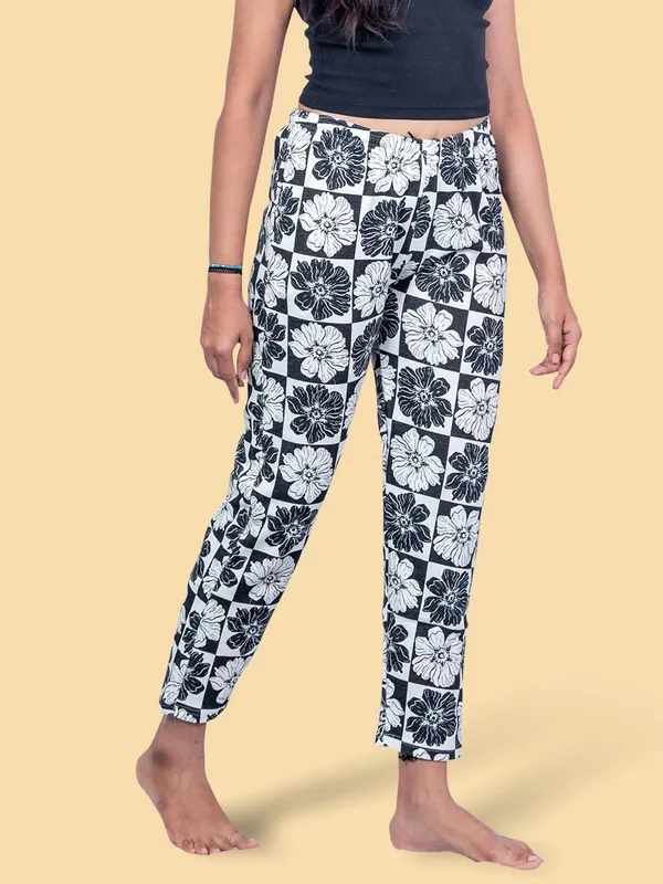 White_Cotton_Indi_Pyjama_For_Women