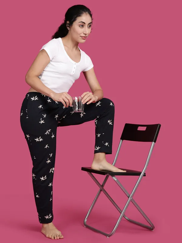 Navy_Kryptic_Women_Printed_cotton_relaxed_fit_loungepant_with_side_pocket