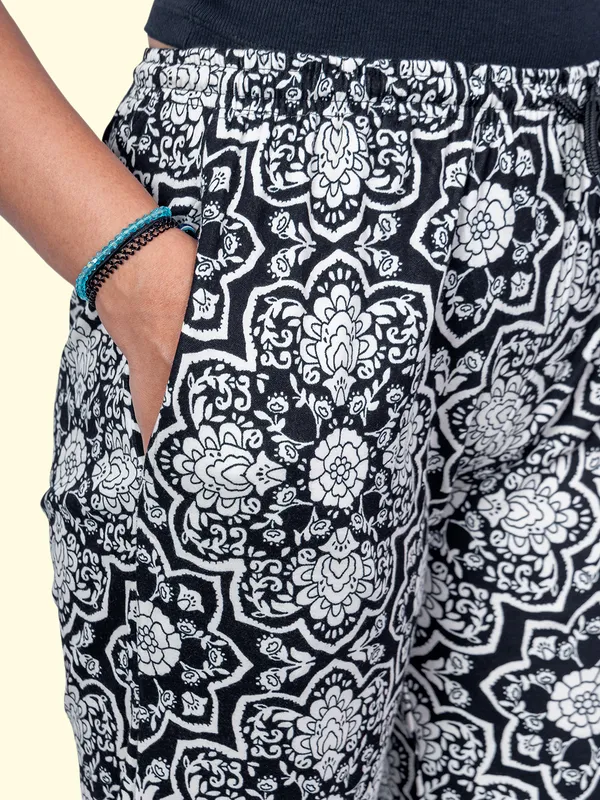 Black_Cotton_Indi_Pyjama_For_Women