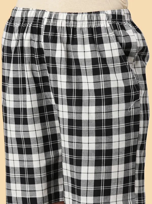 Black_Checkered_Regular_Shorts_For_Women