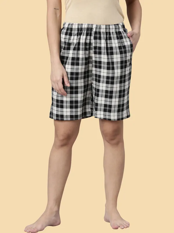 Black_Checkered_Regular_Shorts_For_Women