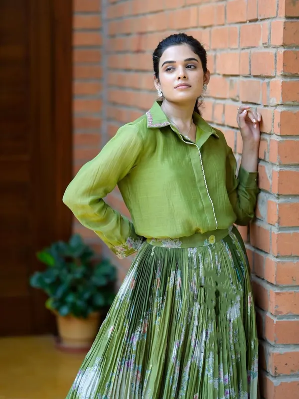 Olive_Green_Pleated_lehenga_Set