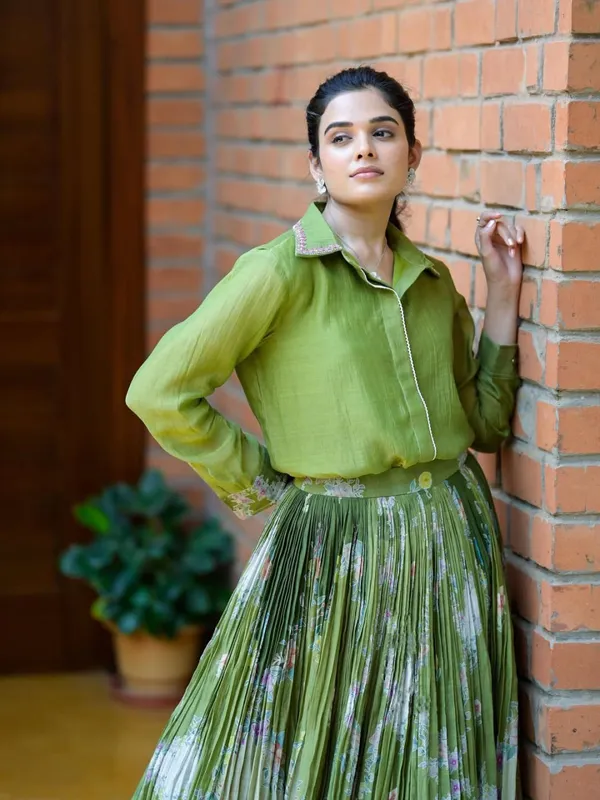 Olive_Green_Pleated_lehenga_Set