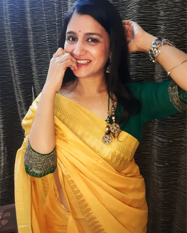 Handcrafted_Tranquil_Kota_Silk_Yellow_Jacquard_Saree