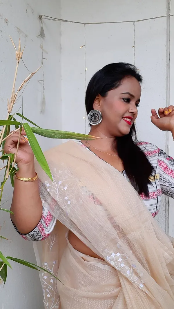 Vivid_Kota_Doria_Cotton_Bel_Embroidery_Beige_Saree_Handdyed