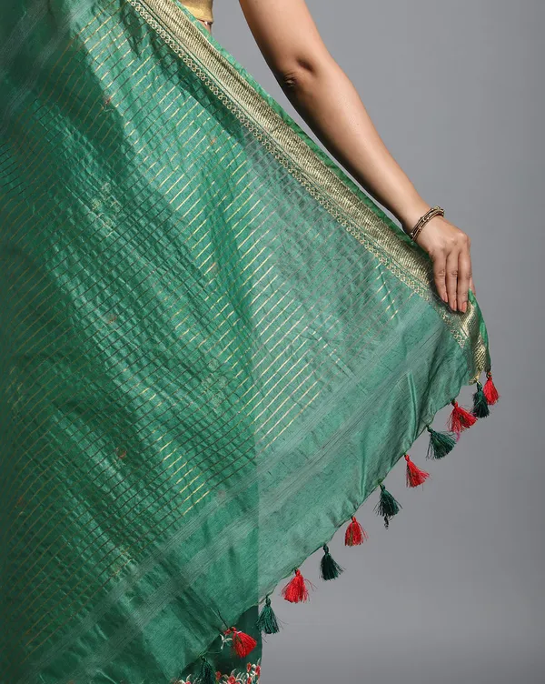 Ornamental_Silk_Linen_Embroidered_Green_Saree
