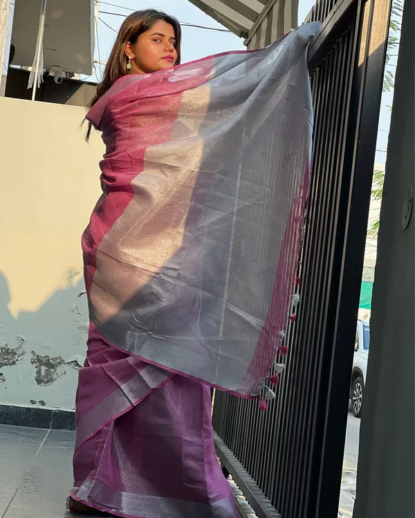 Alluring_Pure_Tissue_Linen_Pink_Handdyed_Saree