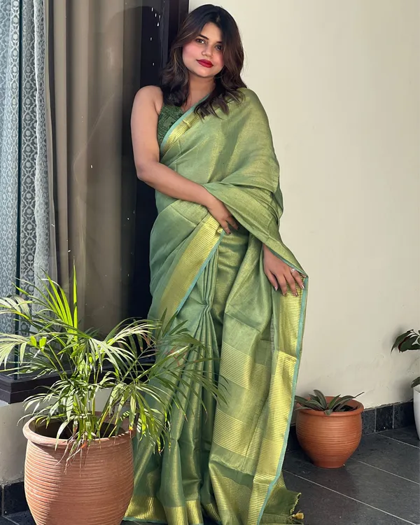 Inspiring_Pure_Tissue_Linen_Handdyed_Saree_Green