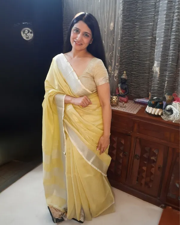 Ethereal_Pure_Tissue_Linen_Yellow_Handdyed_Saree