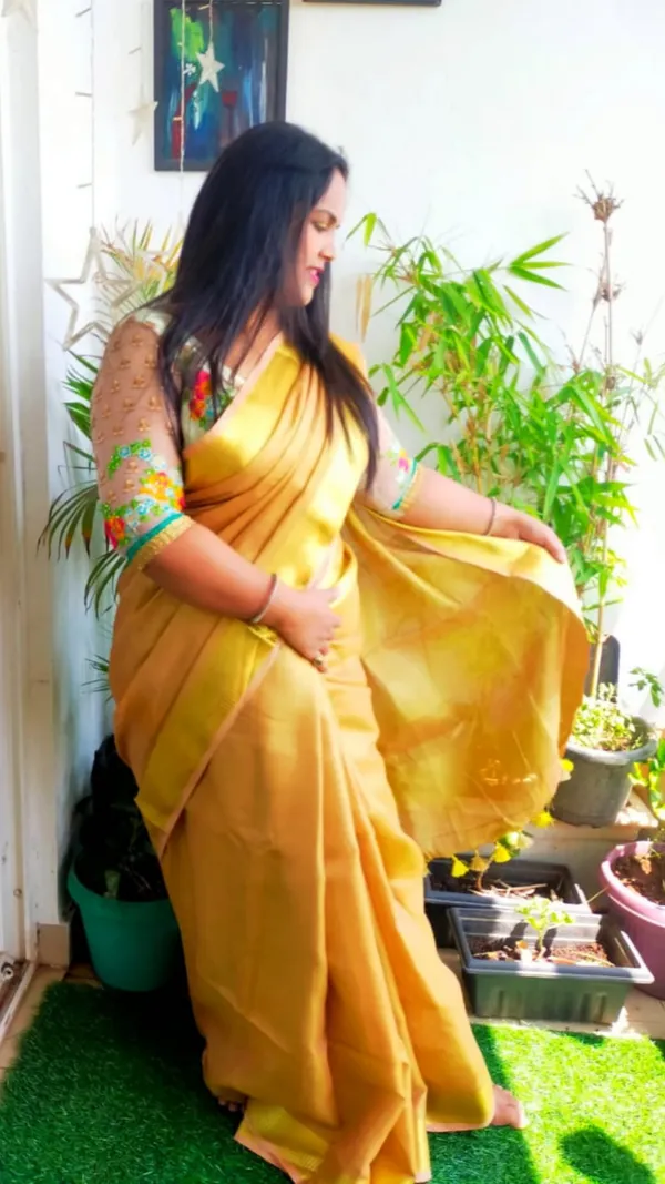 Blissful_Pure_Tissue_Linen_Golden_Handdyed_Saree