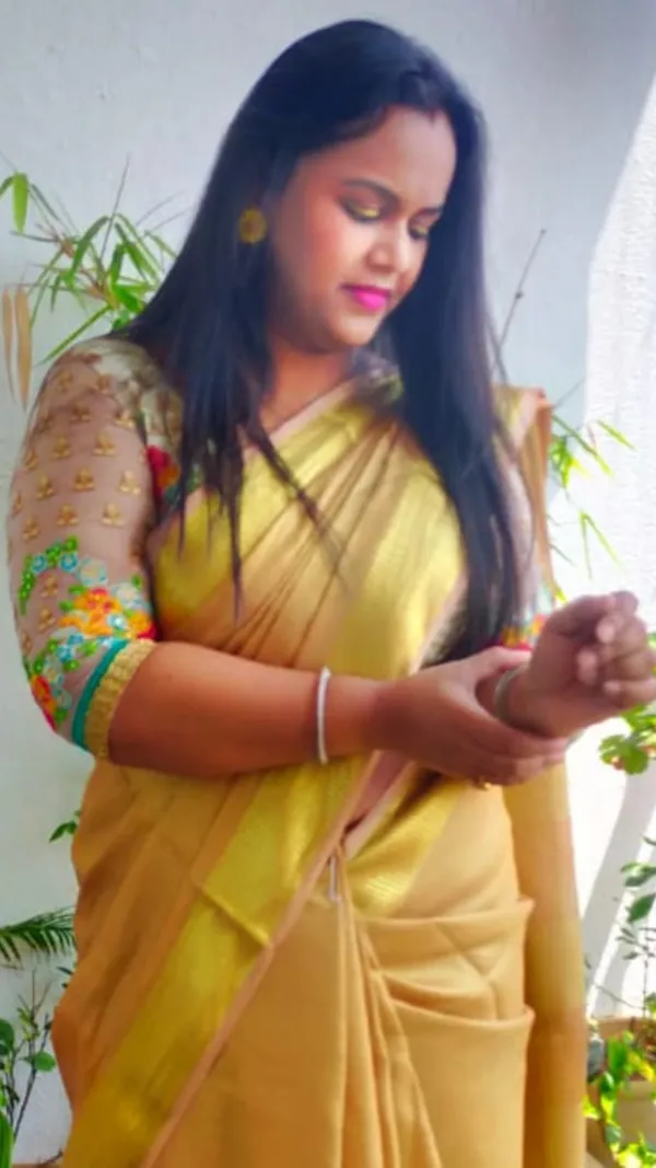 Blissful_Pure_Tissue_Linen_Golden_Handdyed_Saree