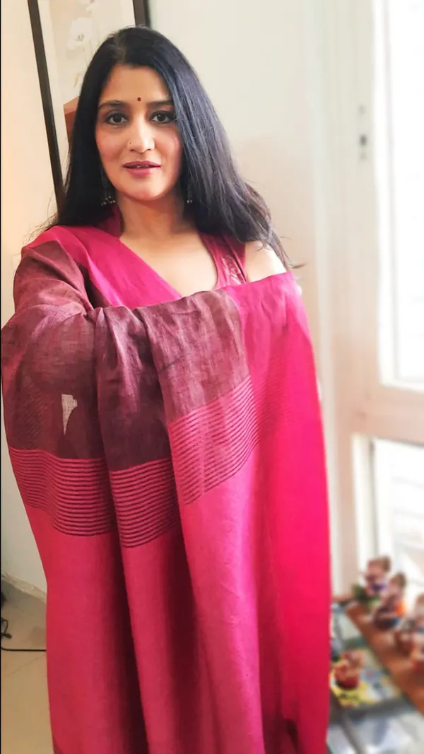 Picturesque_Handwoven_Pure_Linen_Purple_Saree