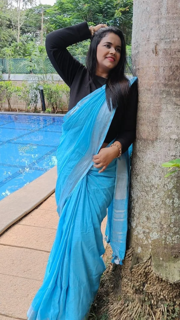 Alluring_Handwoven_Pure_Linen_Blue_Saree