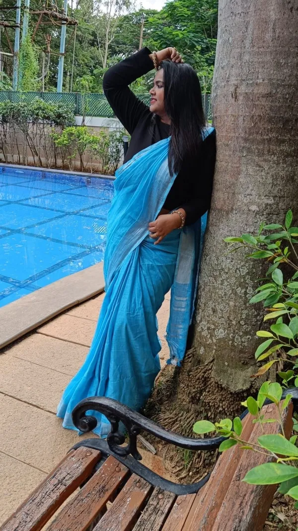 Alluring_Handwoven_Pure_Linen_Blue_Saree