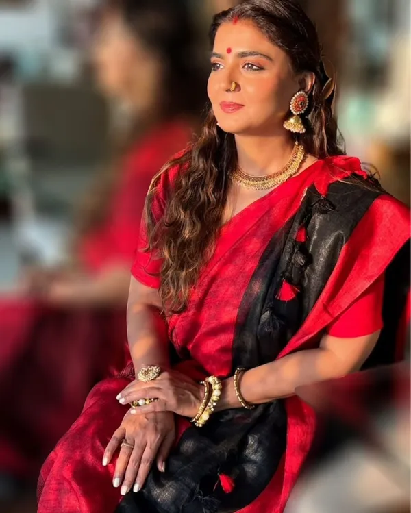 Unique_Handwoven_Pure_Linen_Black_Saree