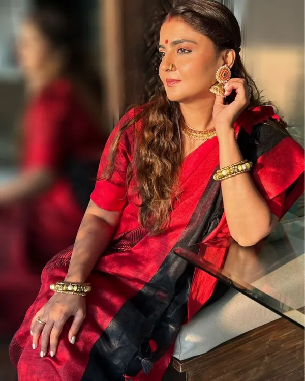 Unique_Handwoven_Pure_Linen_Black_Saree
