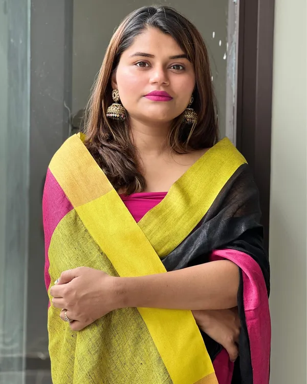 Vibrant_Handwoven_Pure_Linen_Black_Saree