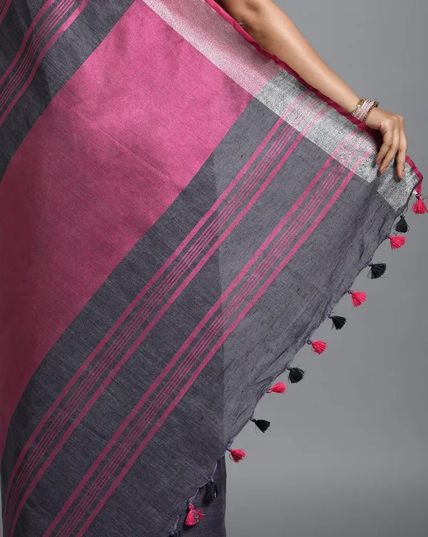 Intriguing_Handwoven_Pure_Linen_Black_Saree