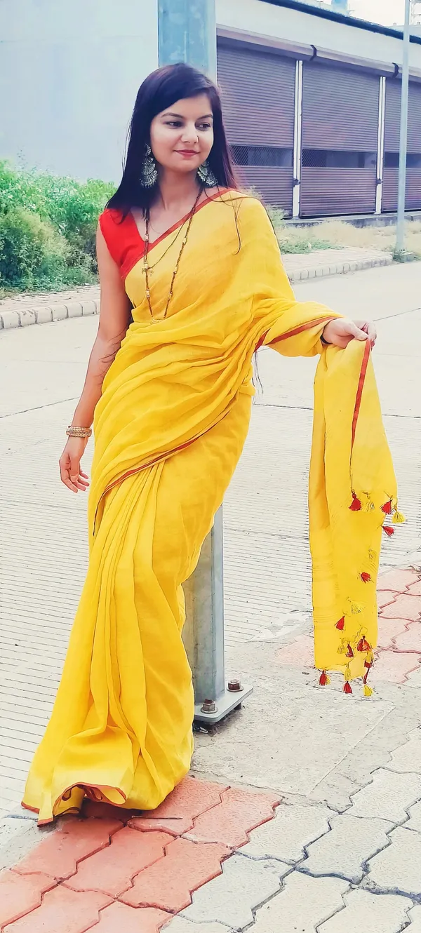 Empowering_Handwoven_Pure_Linen_Yellow_Saree