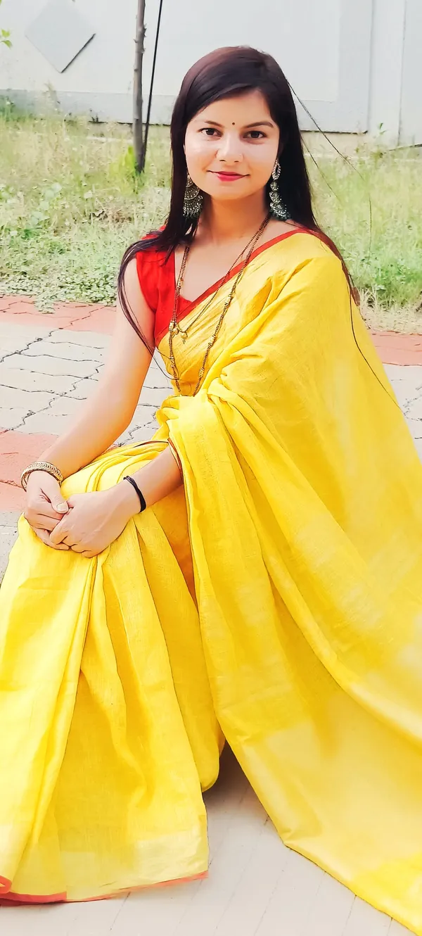 Empowering_Handwoven_Pure_Linen_Yellow_Saree