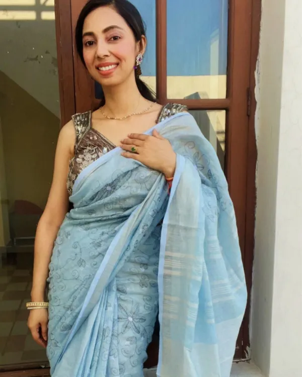 Intricate_Pure_Linen_Embroidered_Handloom_Blue_Saree