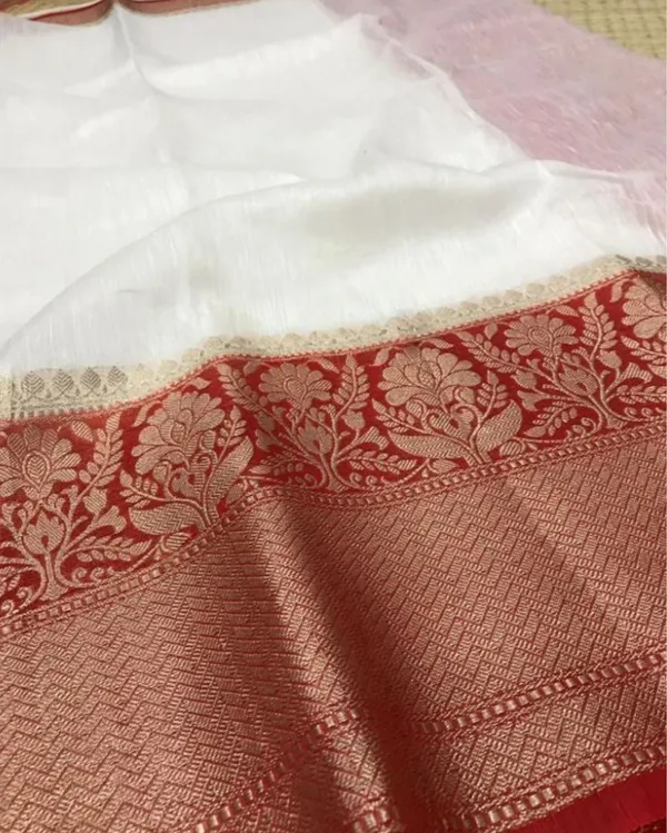 Eclipsing_Banarasi_Silk_Linen_White_Handloom_Saree