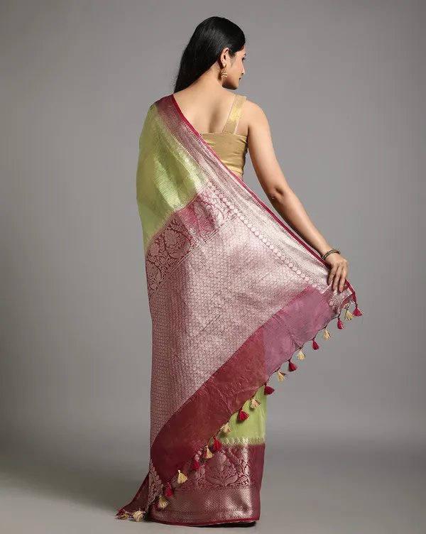 Bold_Banarasi_Silk_Linen_Green_Handloom_Saree