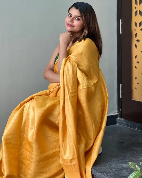 Gleaming_Pure_Tissue_Linen_Yellow_Handdyed_Saree
