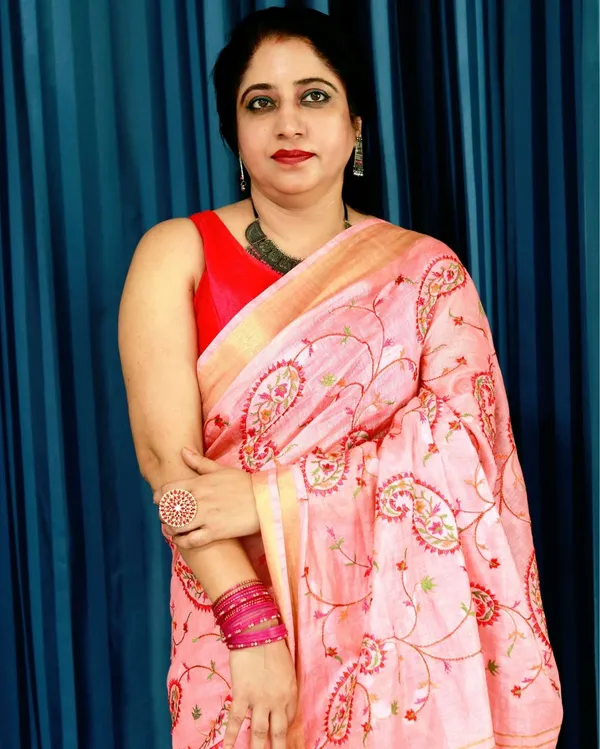 Vivid_Silk_Linen_Embroidered_Peach_Saree
