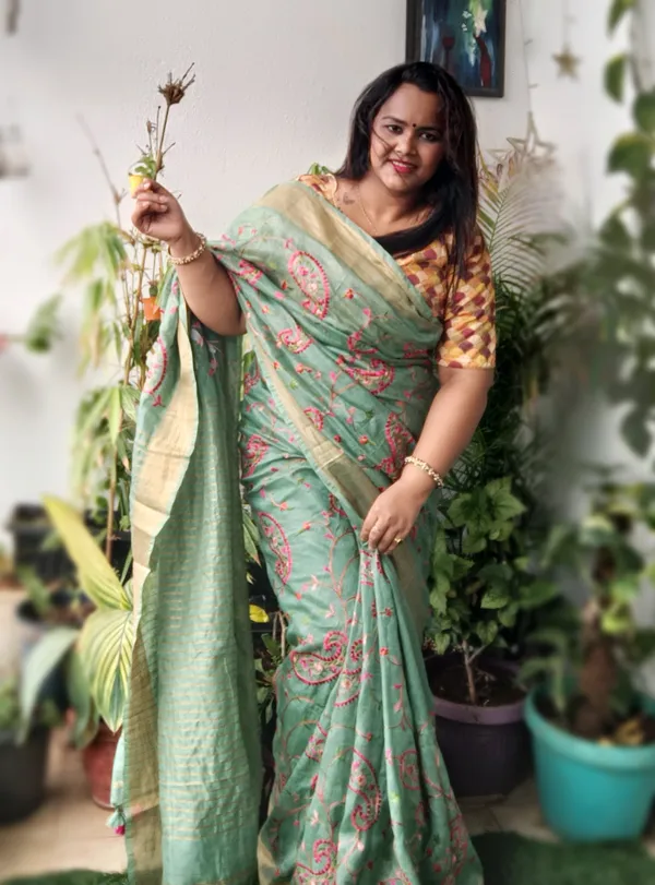 Incandescent_Silk_Linen_Embroidered_Green_Saree