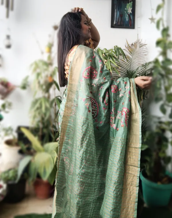 Incandescent_Silk_Linen_Embroidered_Green_Saree