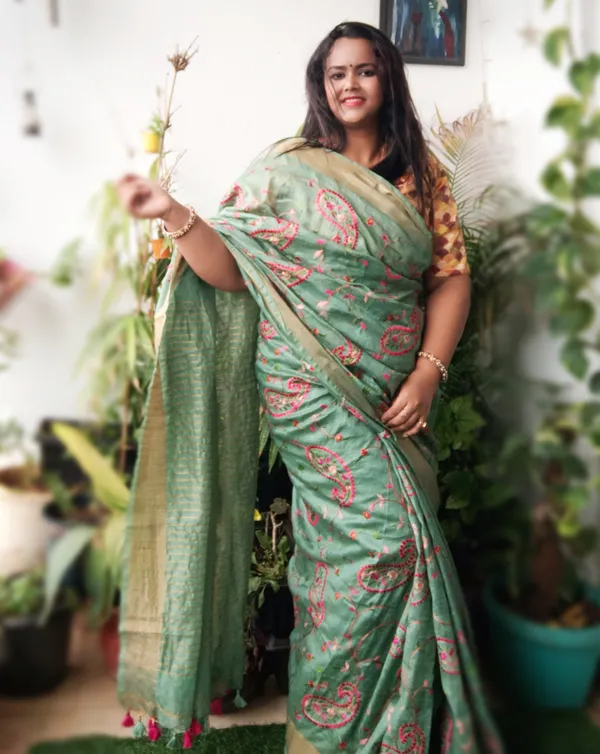 Incandescent_Silk_Linen_Embroidered_Green_Saree