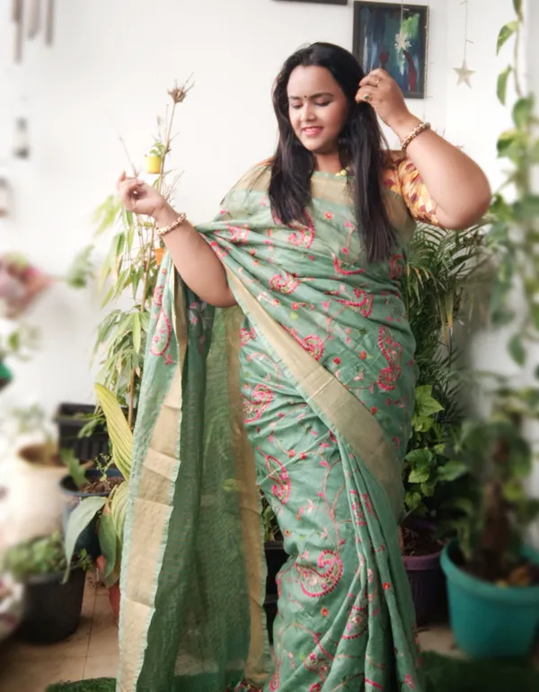 Incandescent_Silk_Linen_Embroidered_Green_Saree