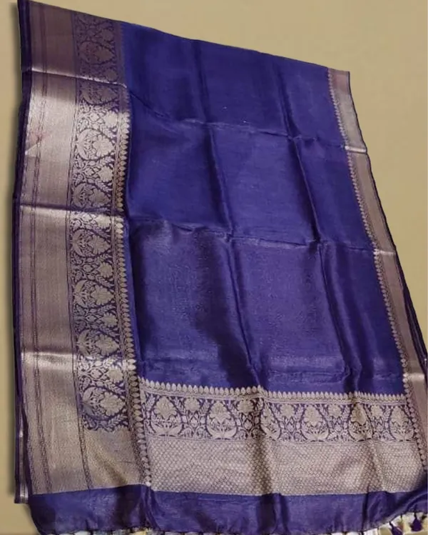 Mesmerizing_Banarasi_Silk_Linen_Handloom_Blue_Saree