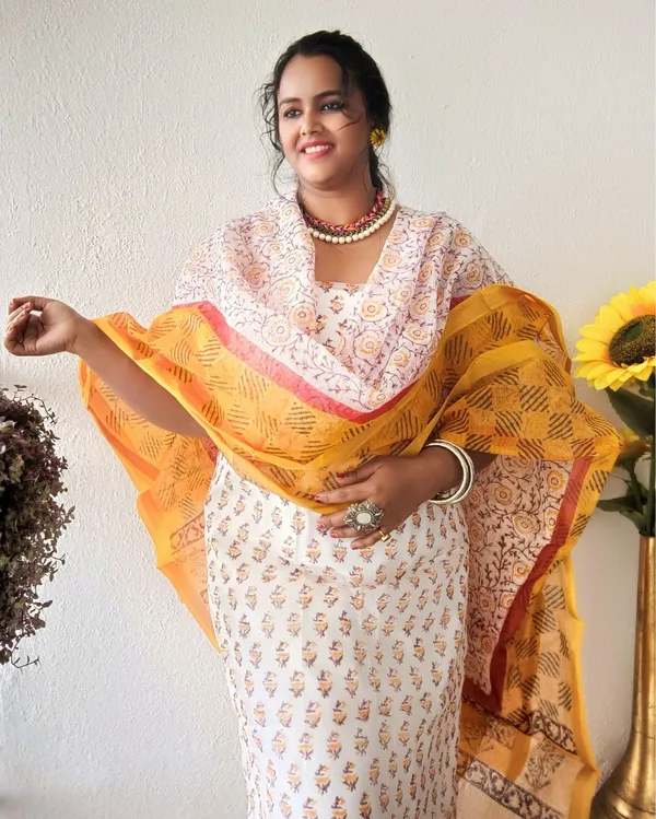 Bold_Kota_Doria_Yellow_Blockprinted_Suit_(Top+Dupatta+Bottom)