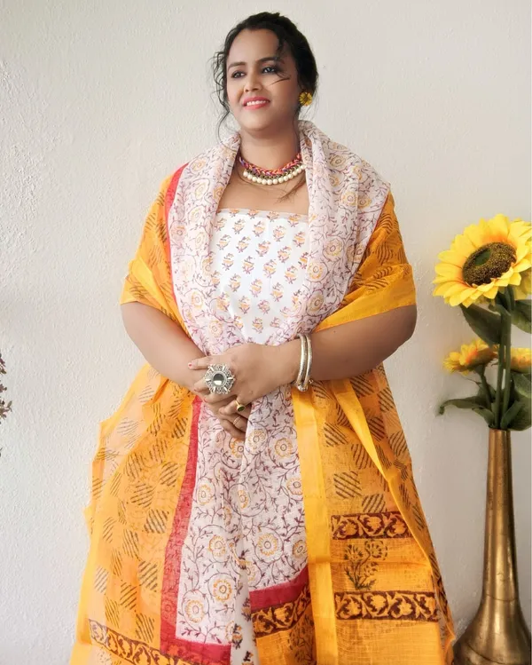 Bold_Kota_Doria_Yellow_Blockprinted_Suit_(Top+Dupatta+Bottom)