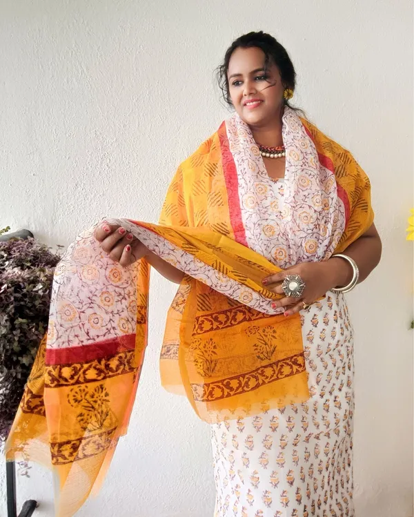 Bold_Kota_Doria_Yellow_Blockprinted_Suit_(Top+Dupatta+Bottom)