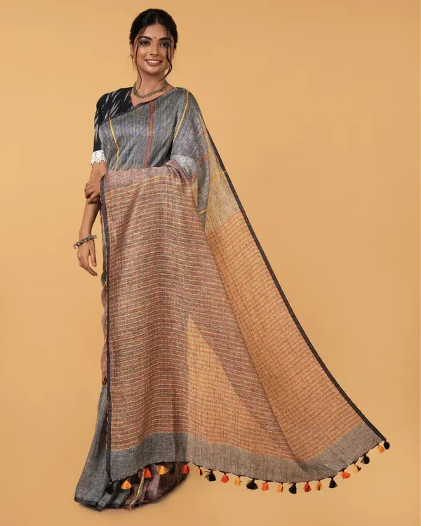 Earthy_Pure_Linen_Kantha_Work_Gray_Saree