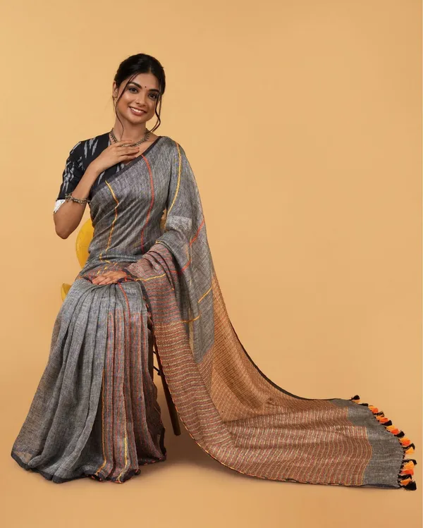 Earthy_Pure_Linen_Kantha_Work_Gray_Saree