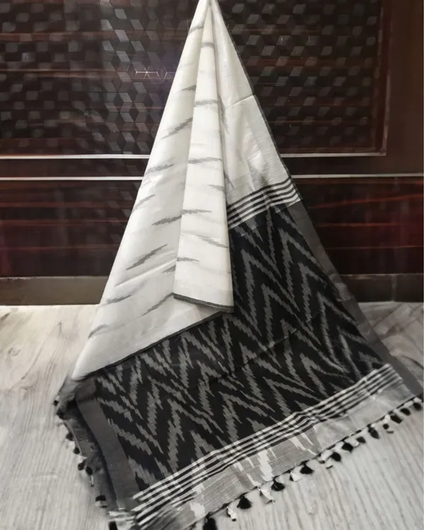 Chic_Ikkat_Slub_Linen_Handloom_White_Black_Saree