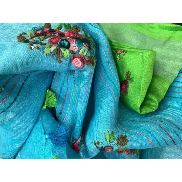 Decorous_Pure_Linen_Floral_Embroidered_Blue_Saree